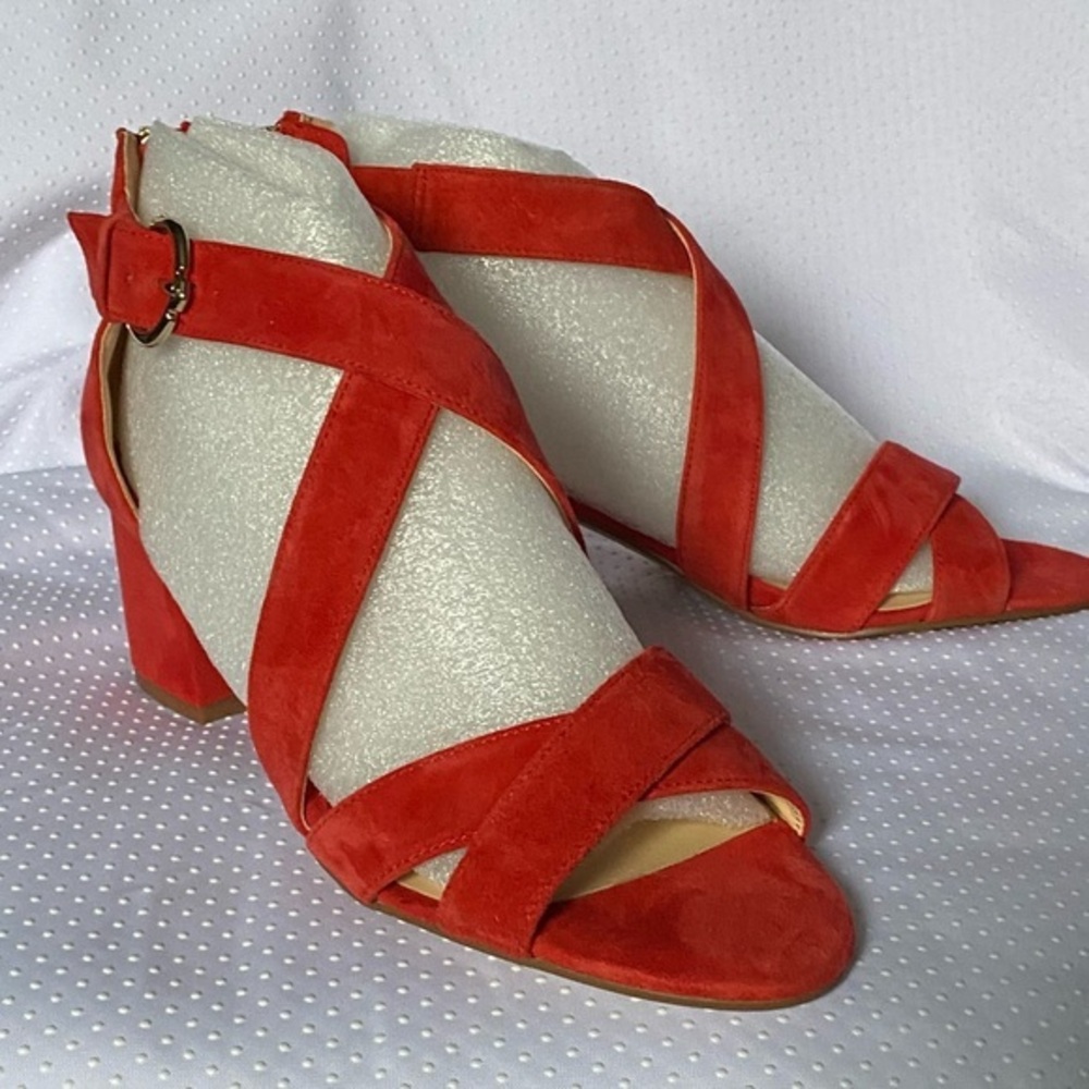 Wonder Heel Shoes Women’s Size 7M Lousia Buckle Strap Red Like New